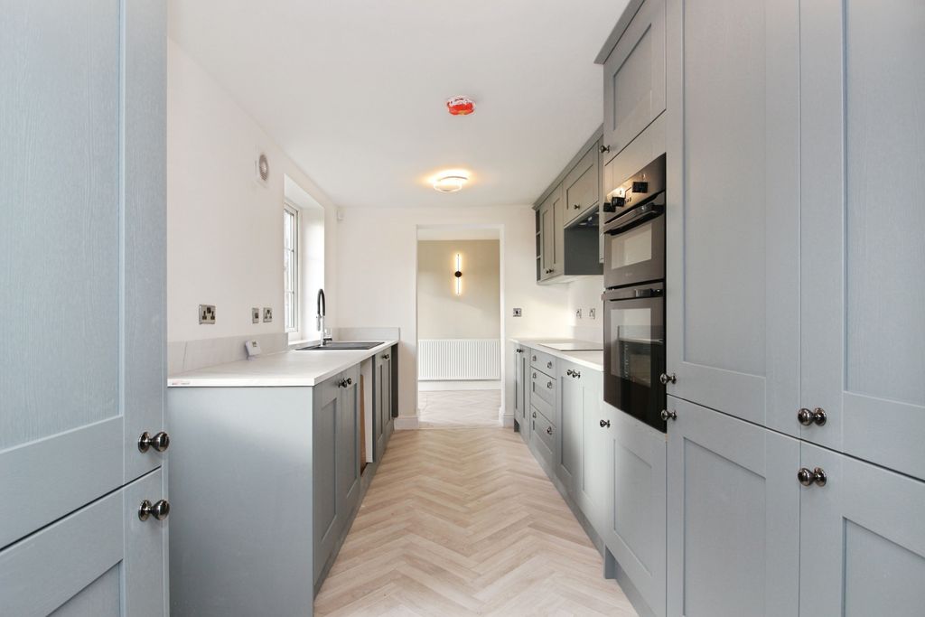 Property photo 3 of 14 Kitchen