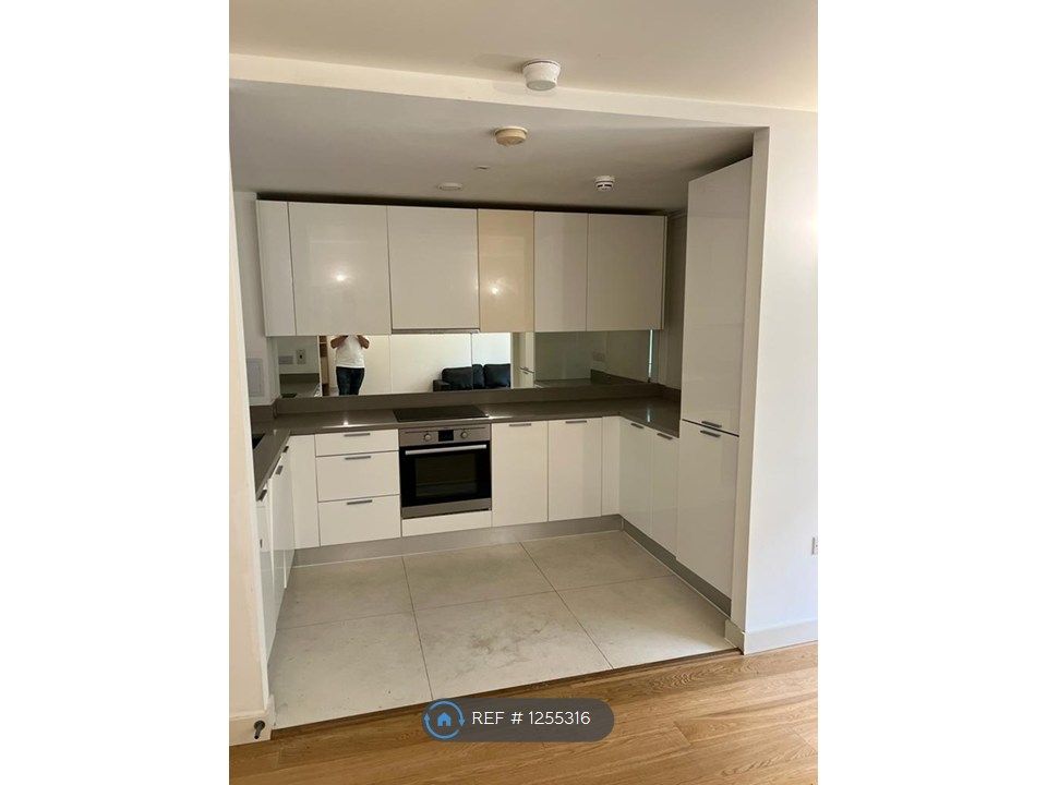 Property photo 2 of 6 Kitchen