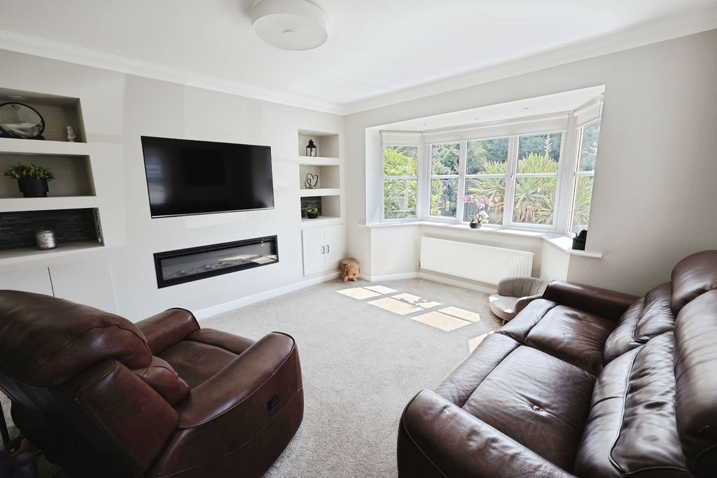 Property photo 3 of 18 Pbox-Img.Jpg