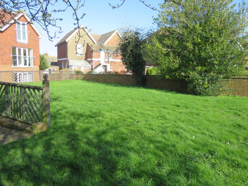 Property photo 2 of 6 Garden