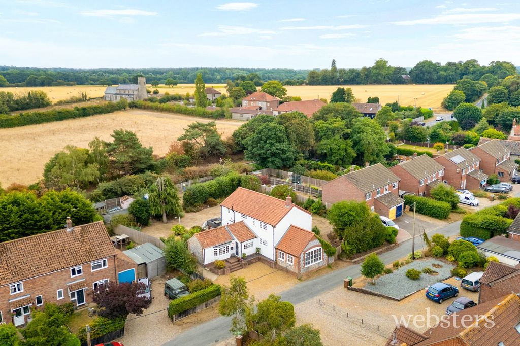 Property photo 2 of 34