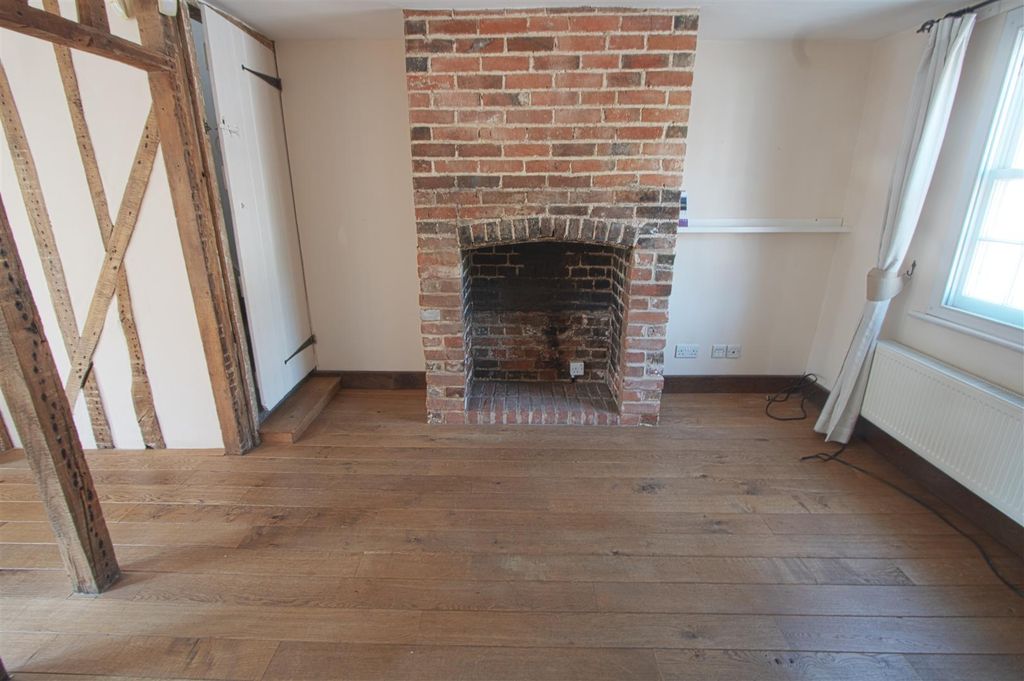 Property photo 3 of 13 Lounge