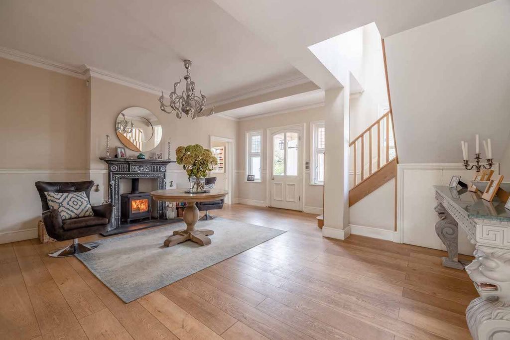 Property photo 3 of 27