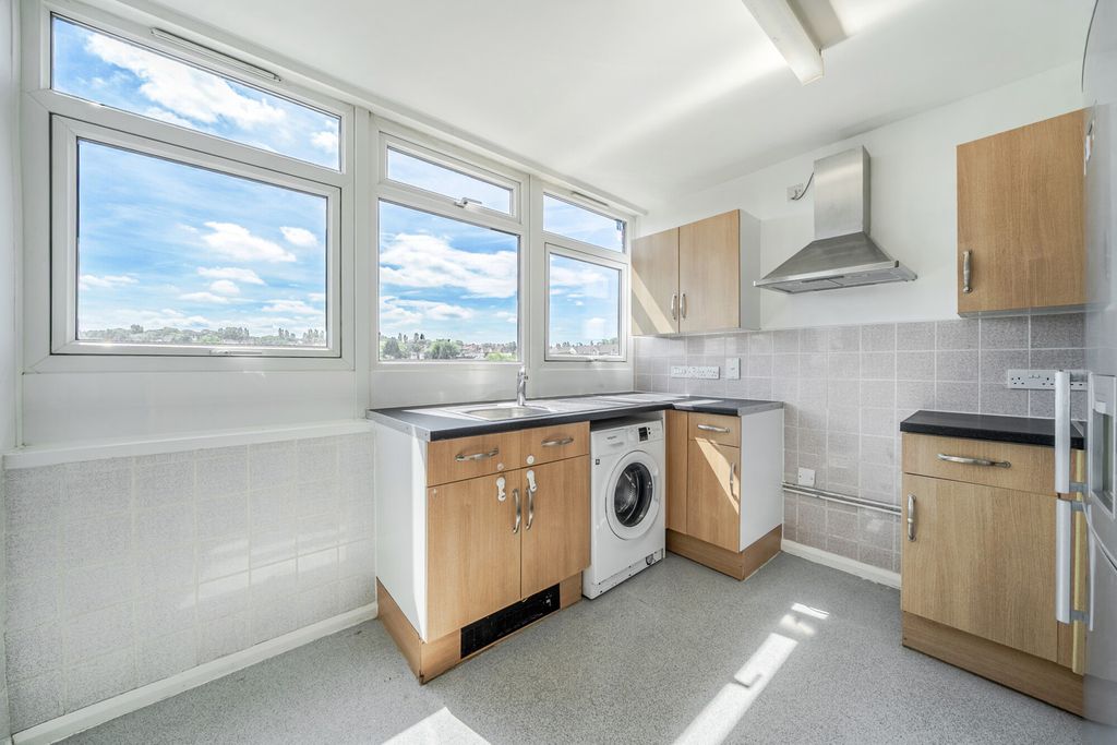 Property photo 2 of 18 Kitchen