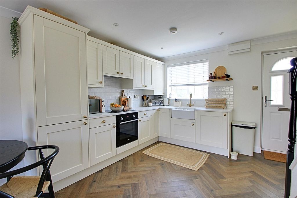 Property photo 3 of 17 Kitchen 1.Jpg