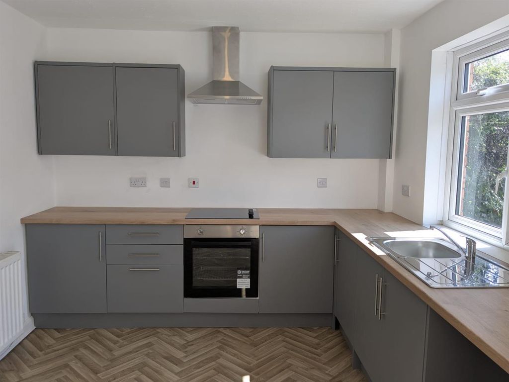 Property photo 2 of 11 Kitchen / Dinner