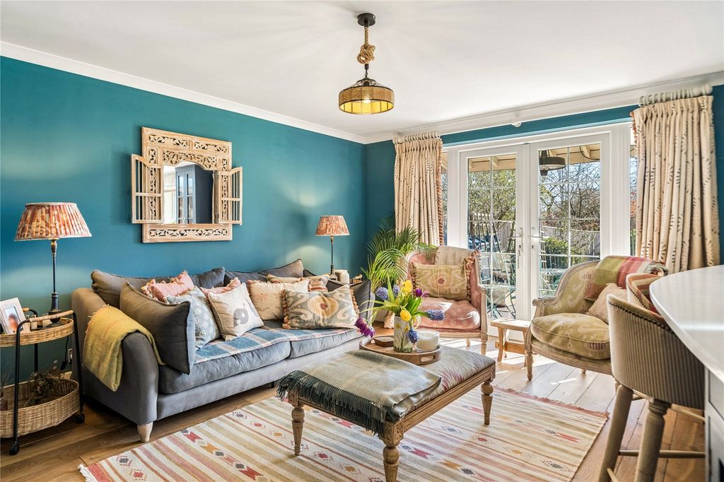 Property photo 3 of 23 Sitting Area