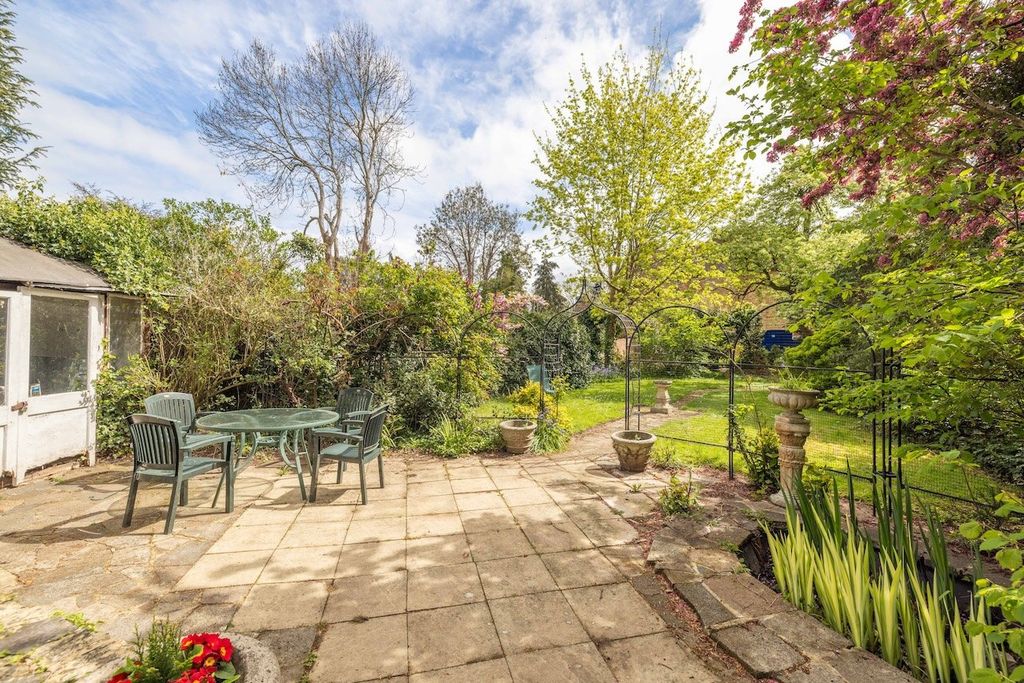 Property photo 2 of 25