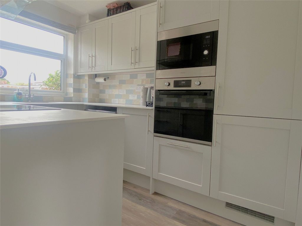 Property photo 3 of 11 Picture No. 14