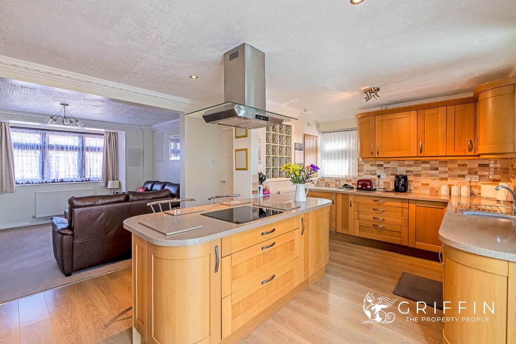 Property photo 3 of 35 Kitchen