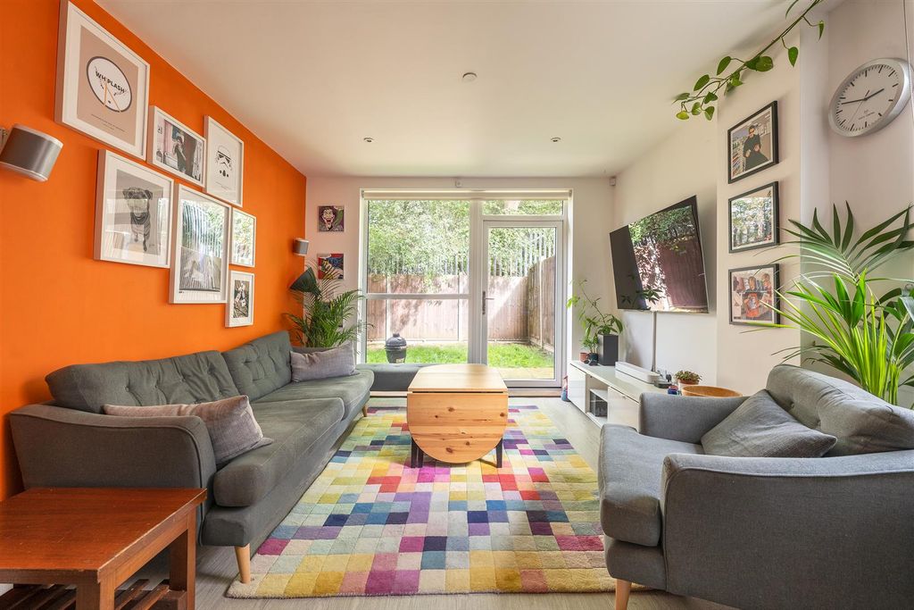 Additional image 8 of 3 bed flat for saleLena Kennedy Close, Highams Park E4