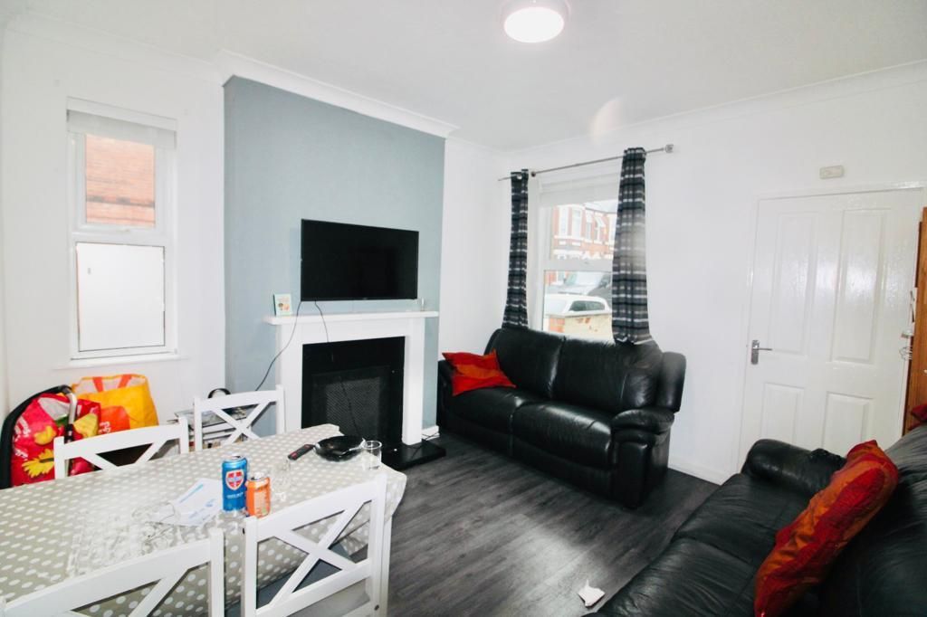 Property photo 3 of 10 Living Room