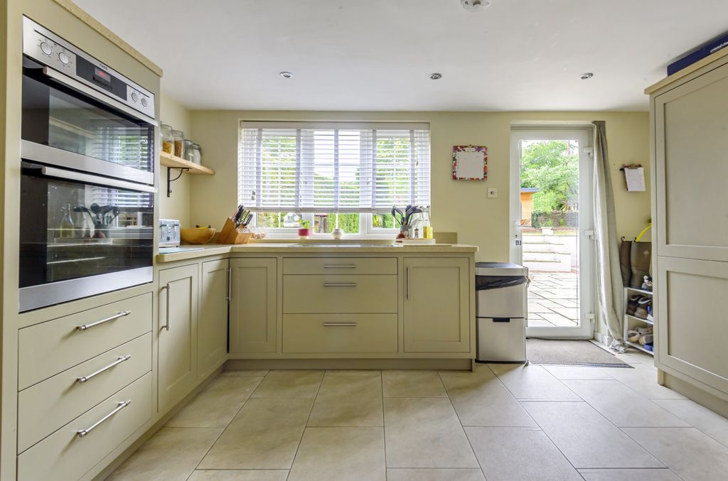 Property photo 3 of 16 Kitchen