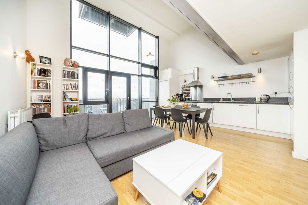 Property photo 2 of 6