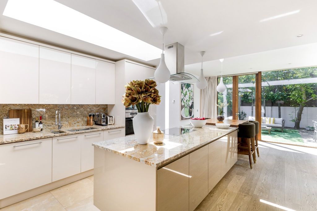 Property photo 1 of 12 4224321