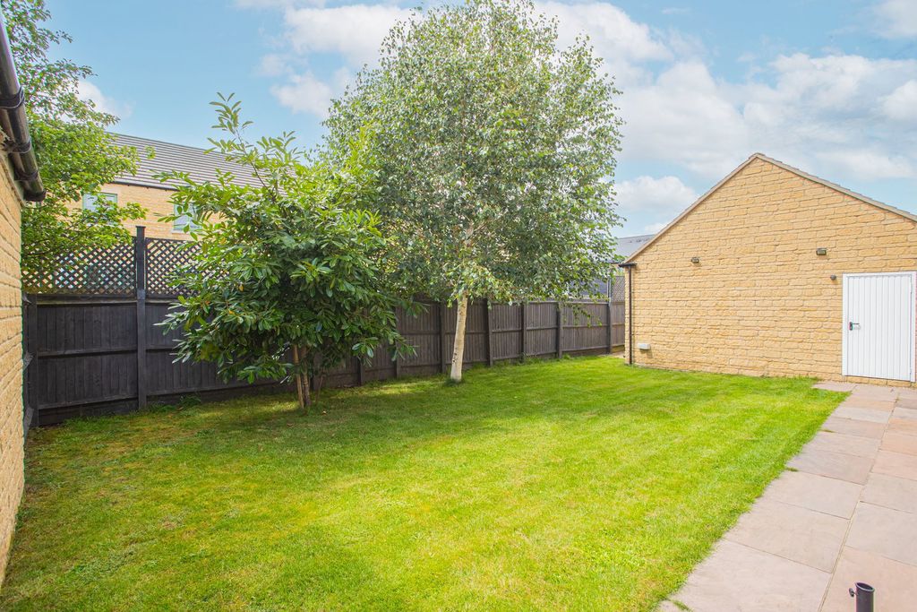 Property photo 2 of 21