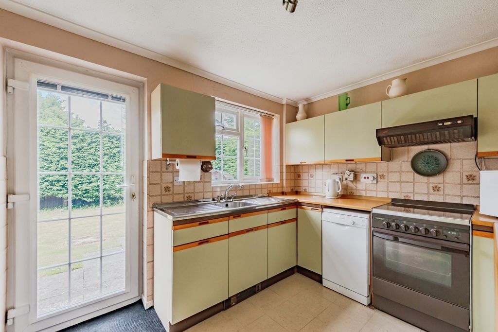 Property photo 3 of 16 Kitchen