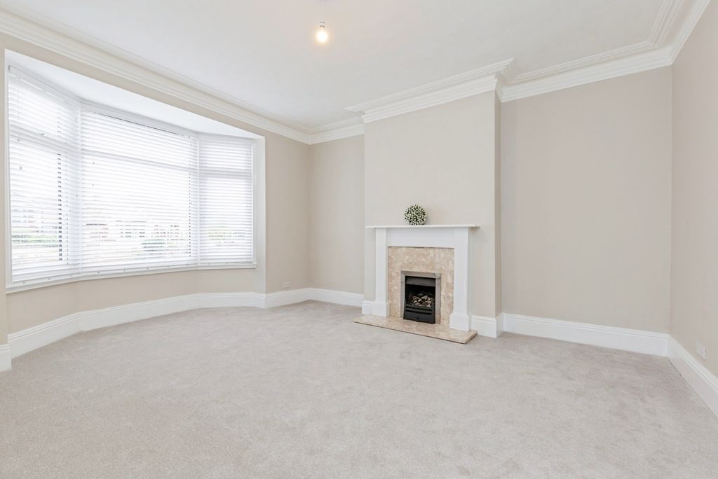 Property photo 2 of 17 Photo