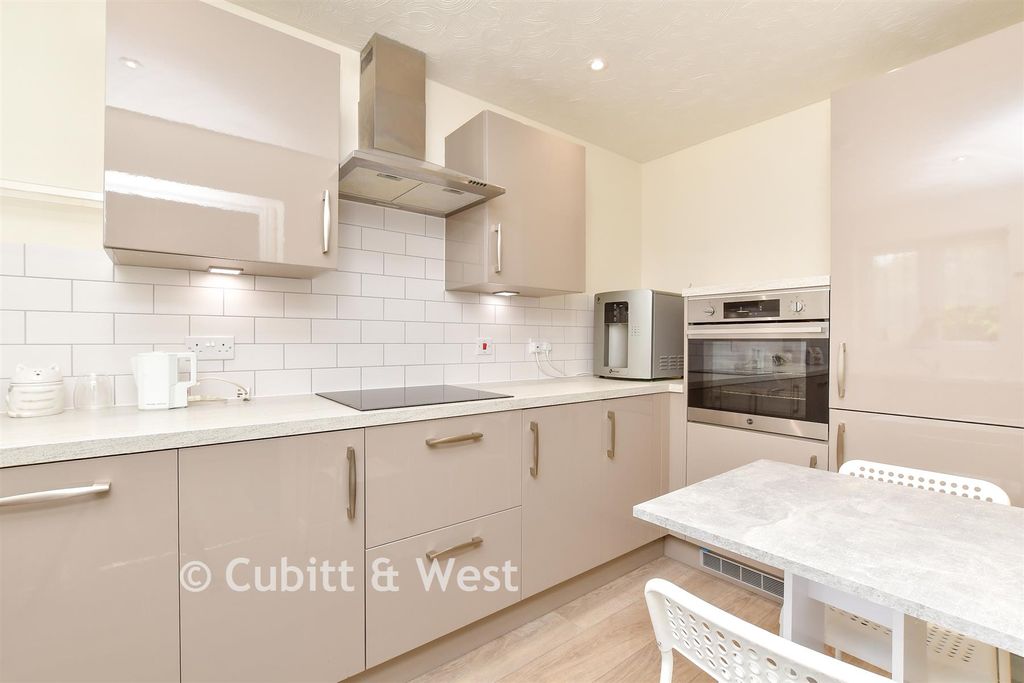 Property photo 3 of 16 Kitchen