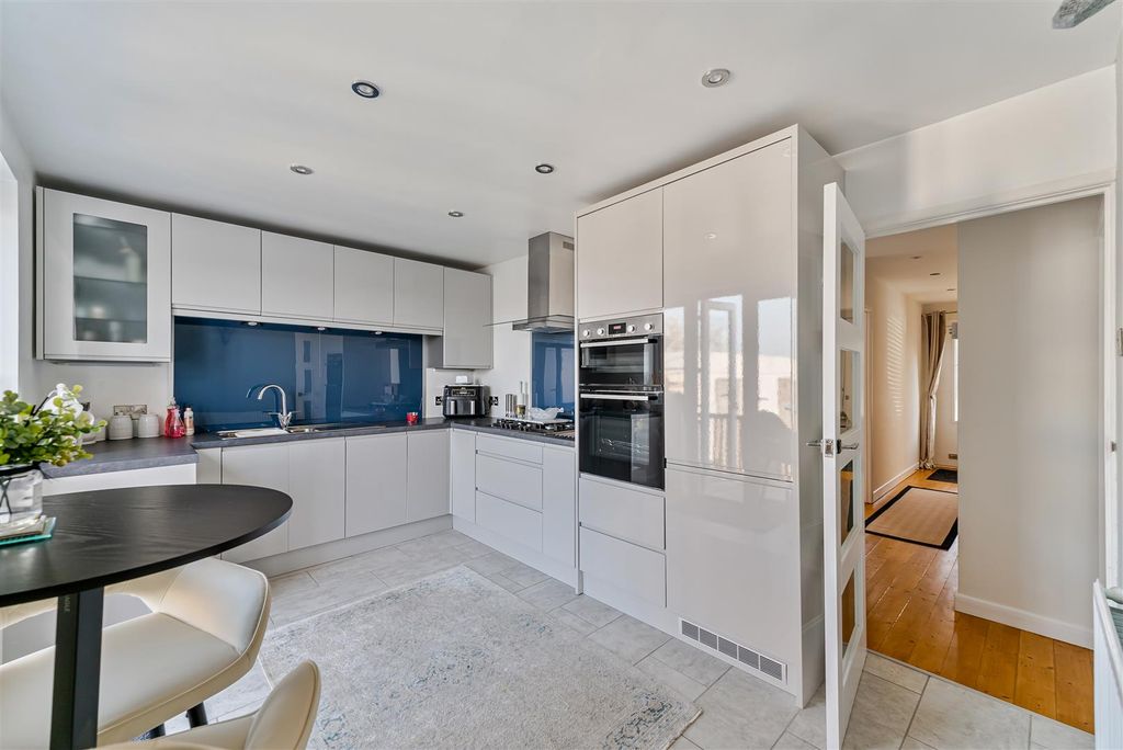 Property photo 3 of 21 Kitchen/Diner