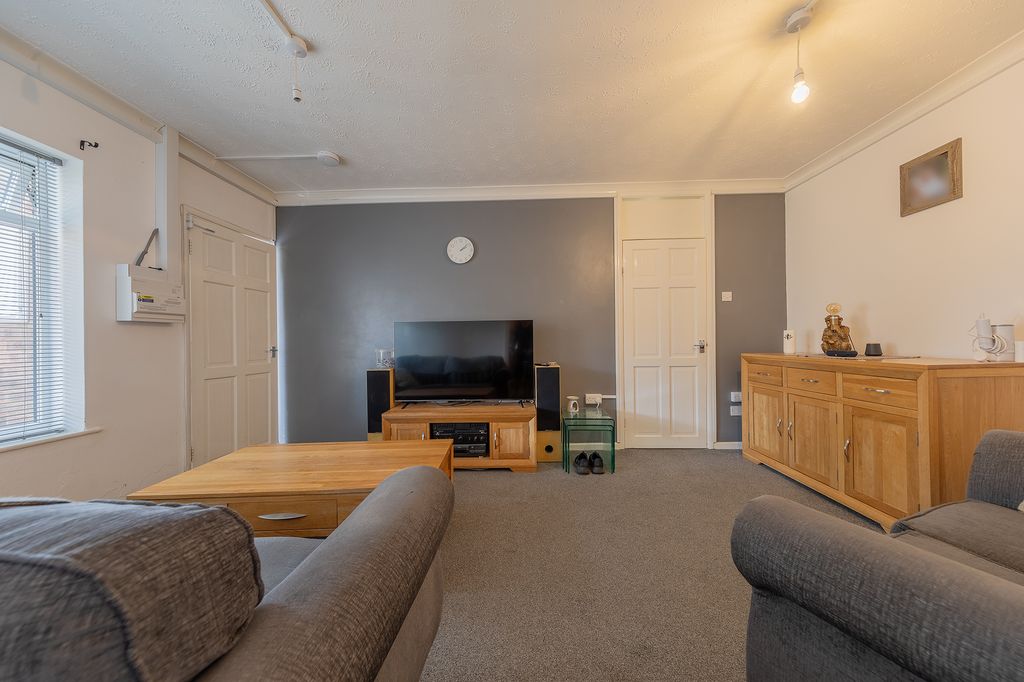 Property photo 2 of 16 Lounge