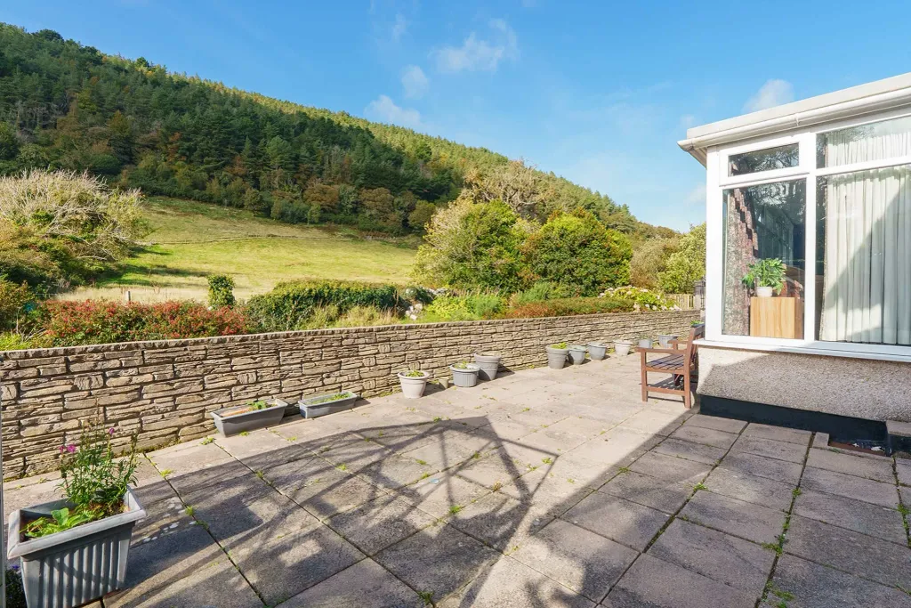 Property photo 3 of 28