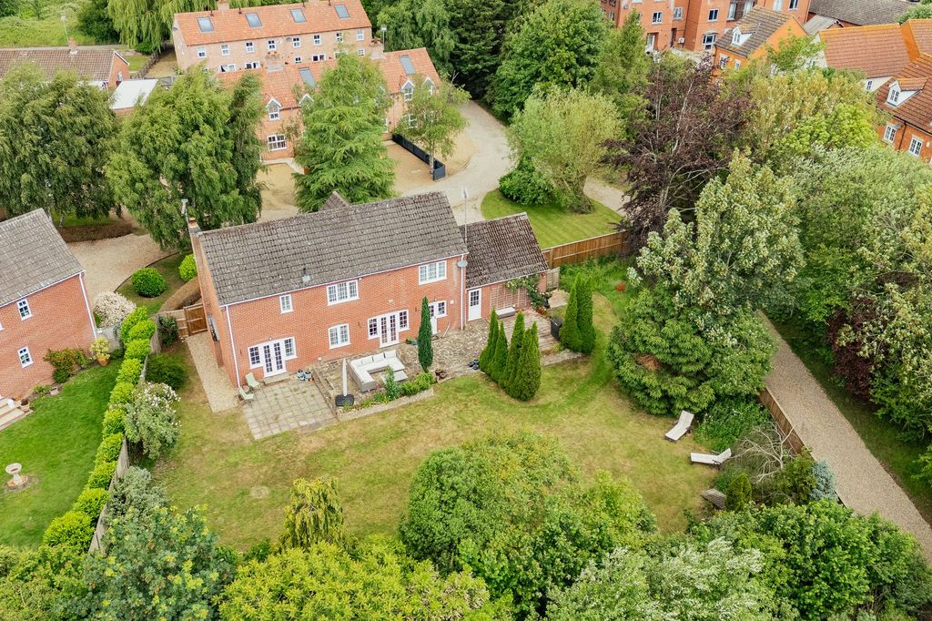 Property photo 2 of 18