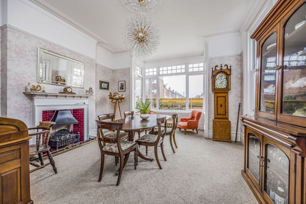 Property photo 3 of 28 29 Brading Avenue, Southsea-Porticomarketing-Fine&