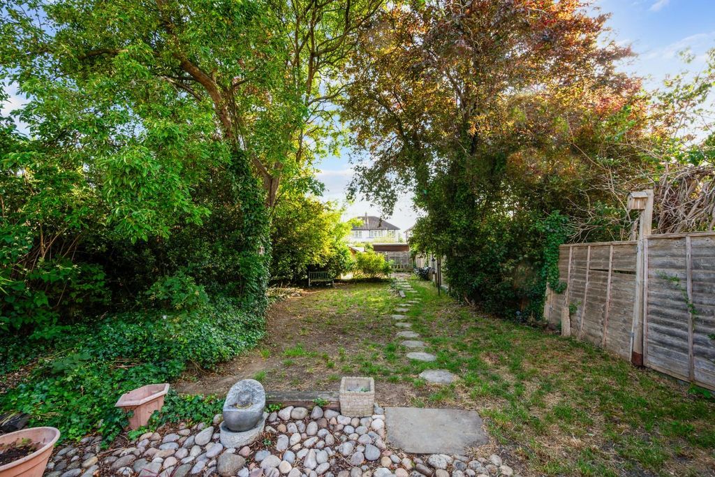 Property photo 3 of 14 Kingston Road