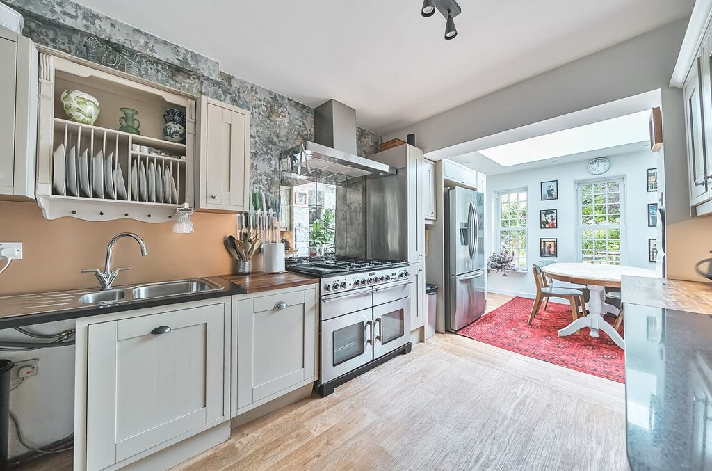 Property photo 2 of 12 1312069-14-685Be4...