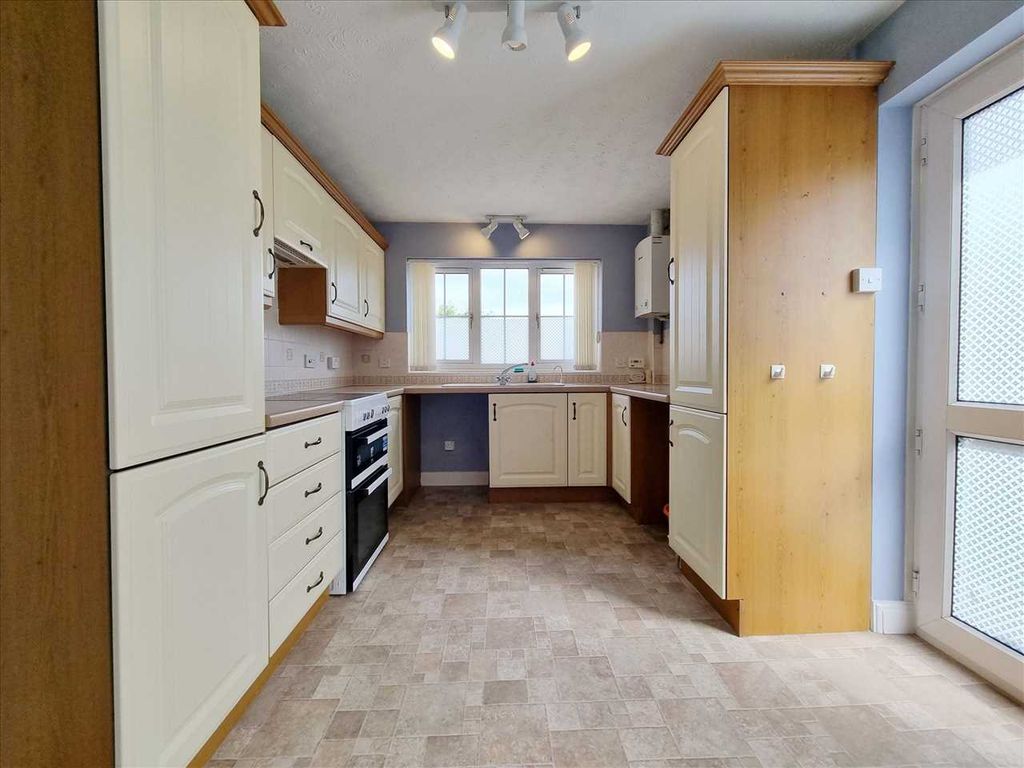 Property photo 3 of 10 Dining Kitchen: