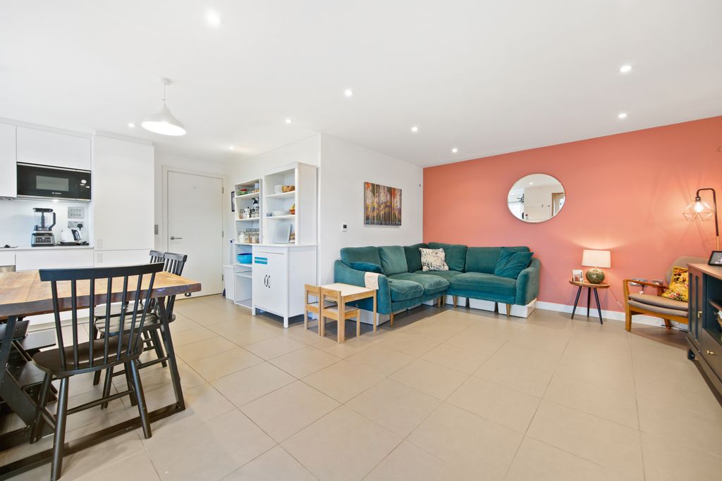 Property photo 1 of 18 Three Bedroom Lateral Flat For Sale By Clapton Station