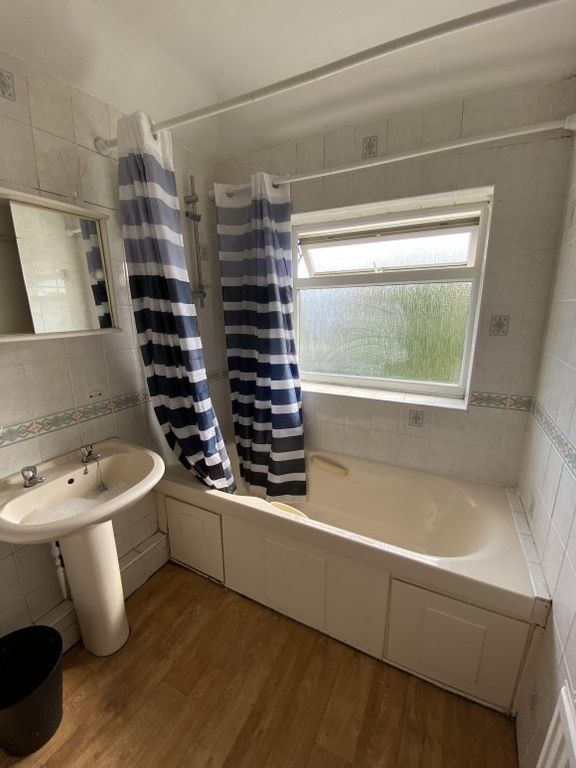 Property photo 3 of 8 Bathroom