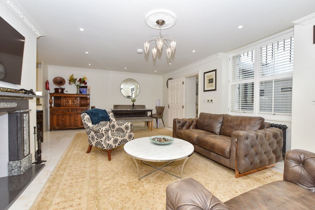 Property photo 1 of 15 Nelson Bf Lounge