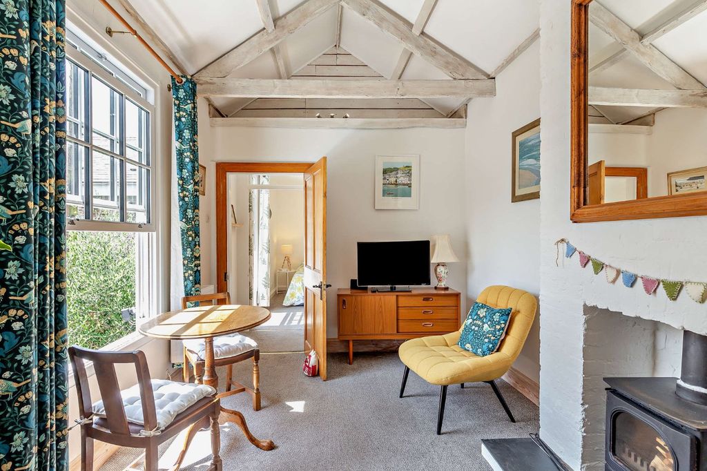 Property photo 3 of 10 Sitting Room