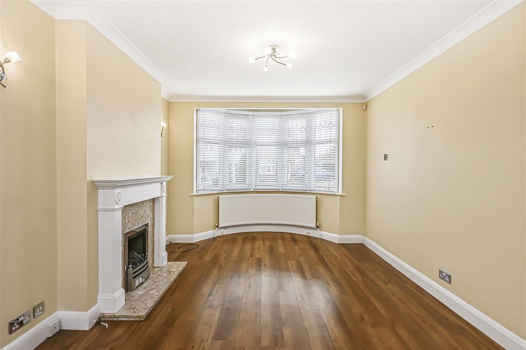 Property photo 3 of 40 Parkway-40.Jpg