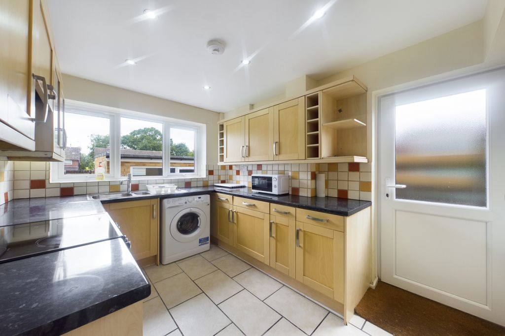 Property photo 2 of 14 Kitchen