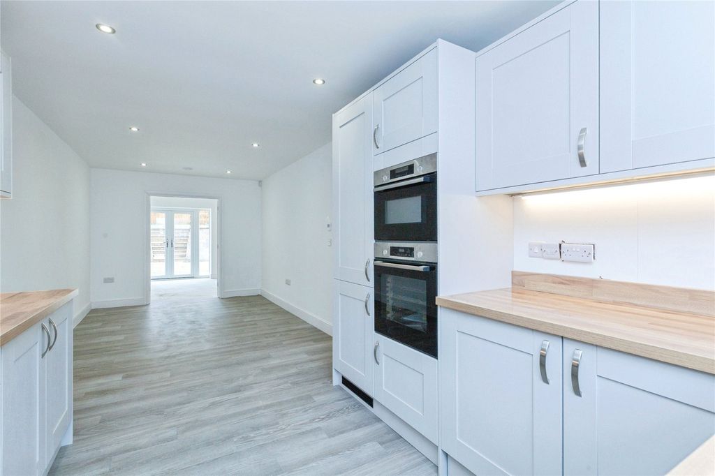 Property photo 1 of 27 Picture No. 32