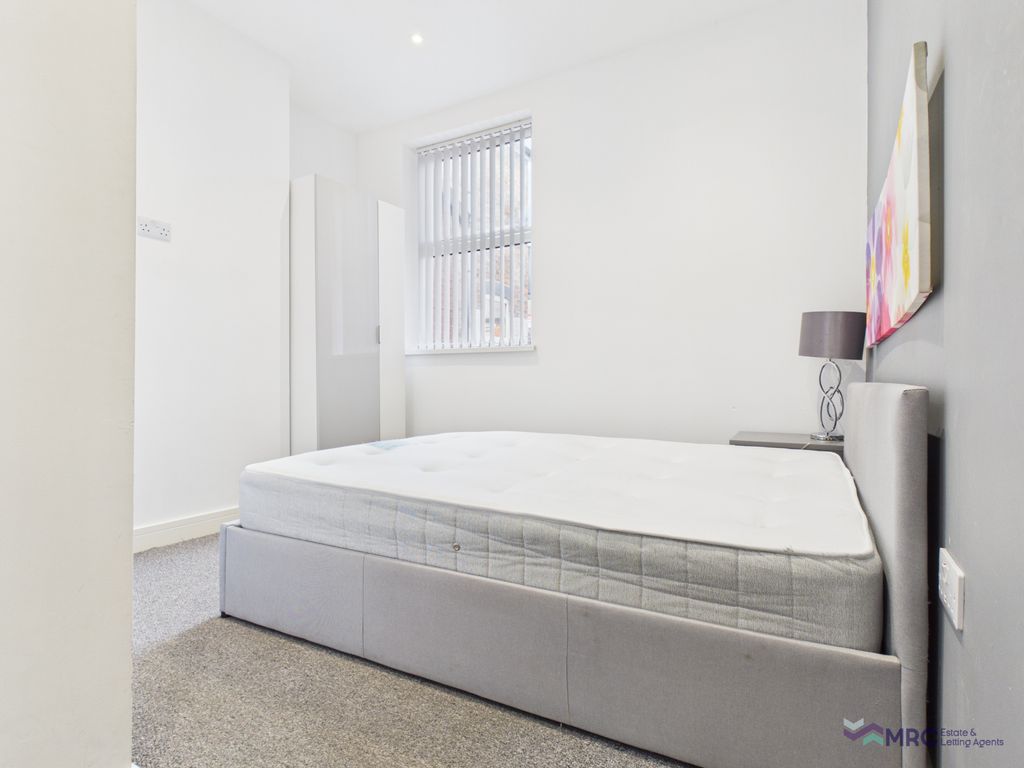 Room to rentRoom 2, Park Grove, Hull HU5