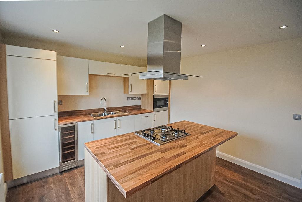 Property photo 2 of 7 Dining Kitchen