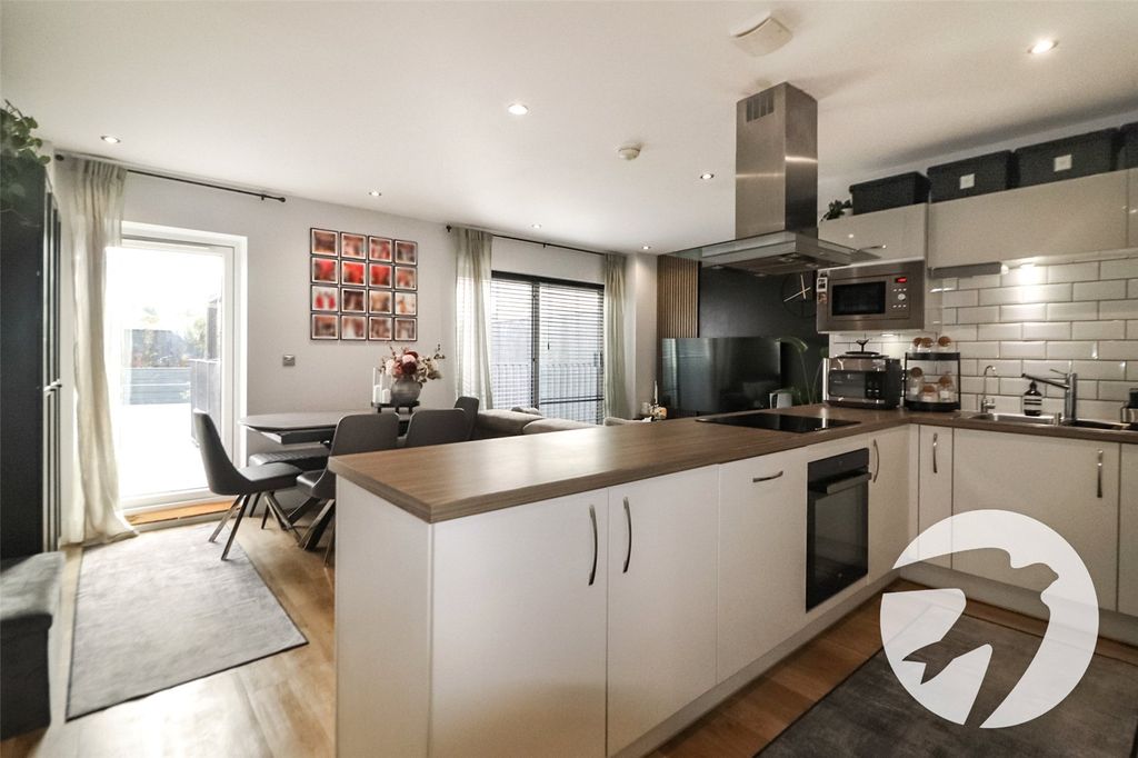 Property photo 3 of 18 Picture No. 32