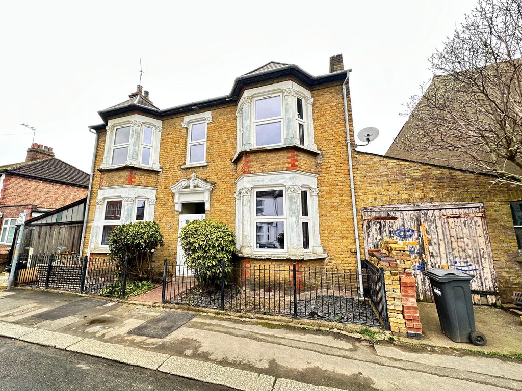 Property photo 2 of 18