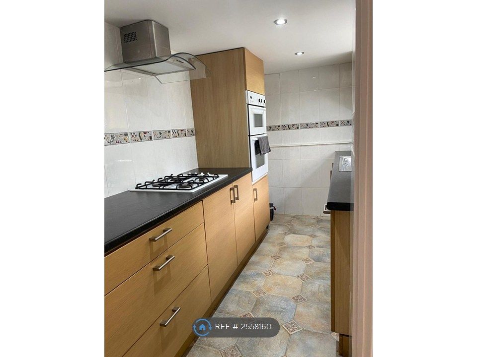 Property photo 3 of 13 Kitchen