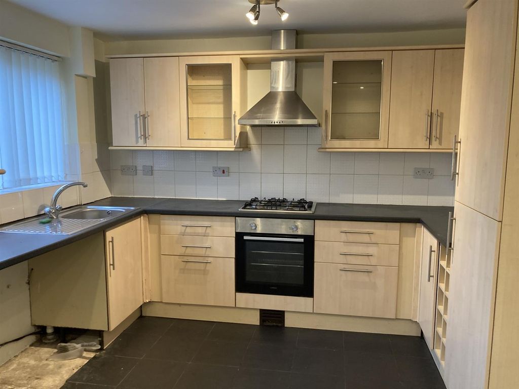 Property photo 2 of 11 Kitchen 1.Jpg