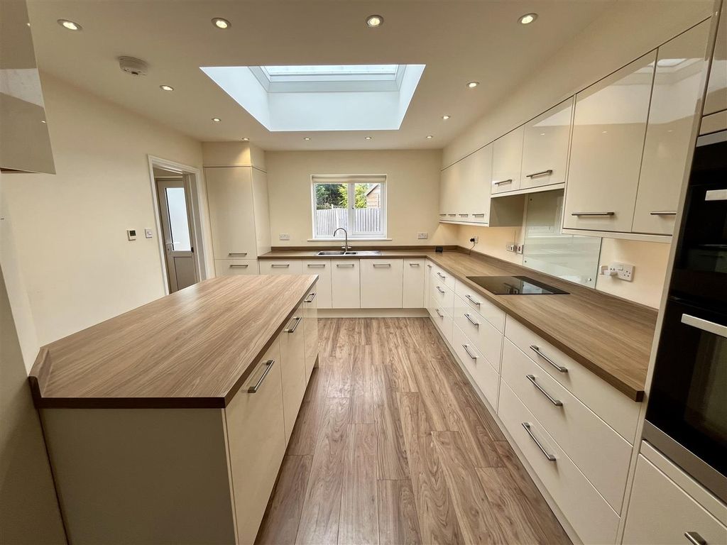 Property photo 2 of 12 Kitchen