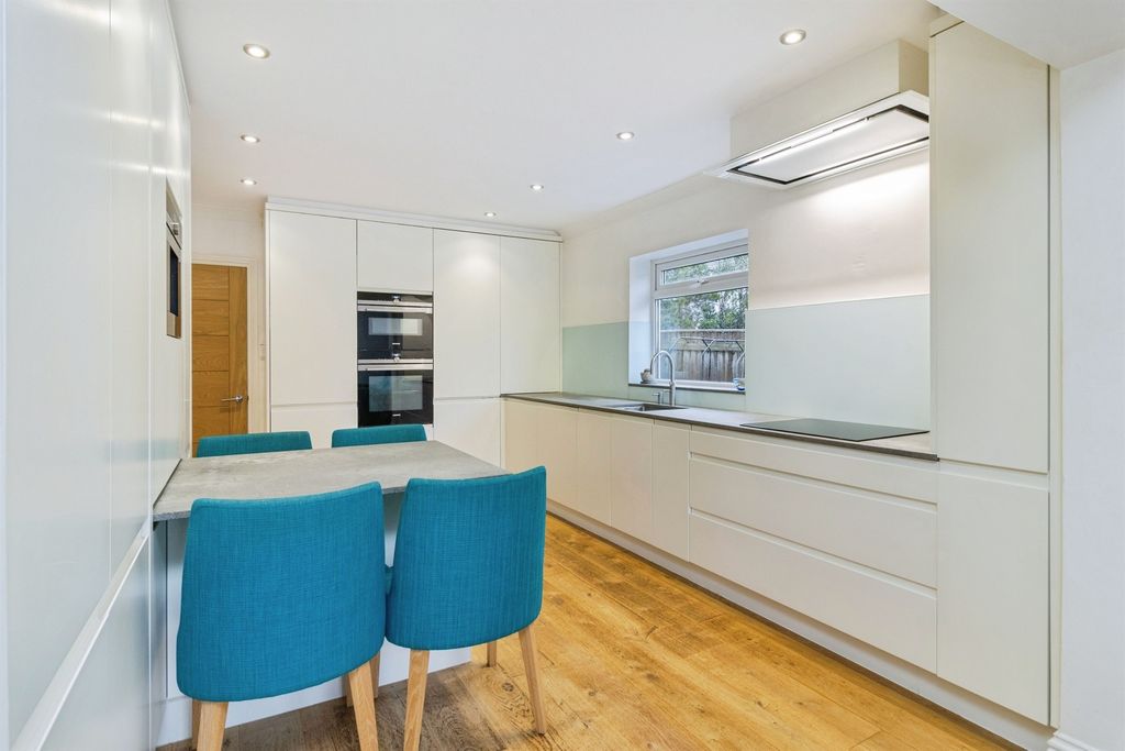 Property photo 3 of 33