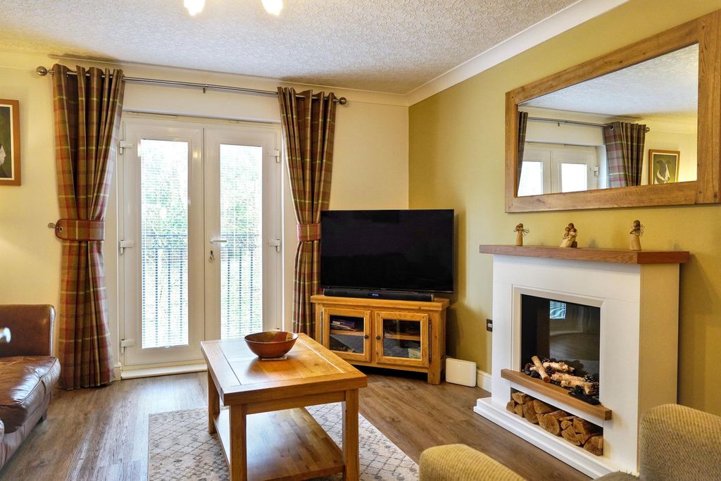 Property photo 2 of 23