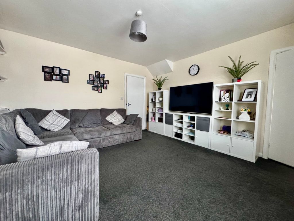 Property photo 3 of 9 Living Room