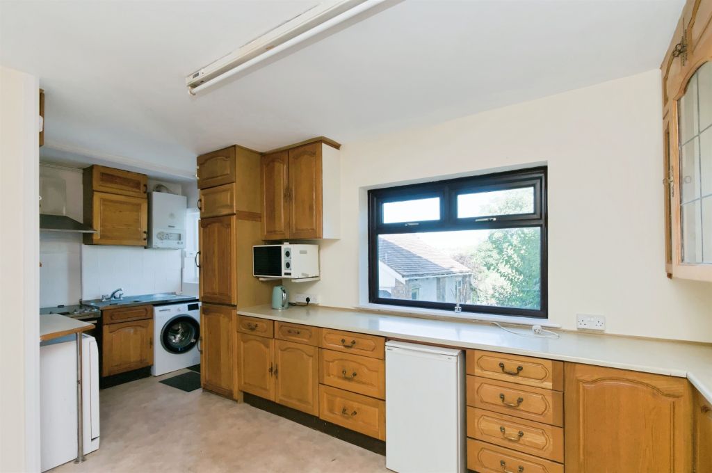 Property photo 3 of 27