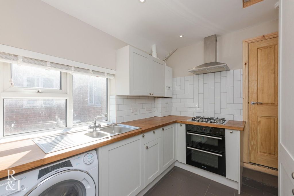 Property photo 3 of 21 Smisby (10).Jpg